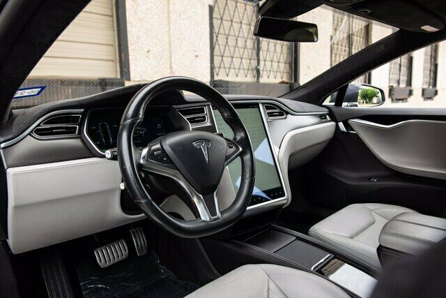 2015 Tesla S P85D Autopilot