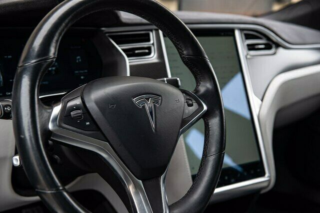 2015 Tesla S P85D Autopilot